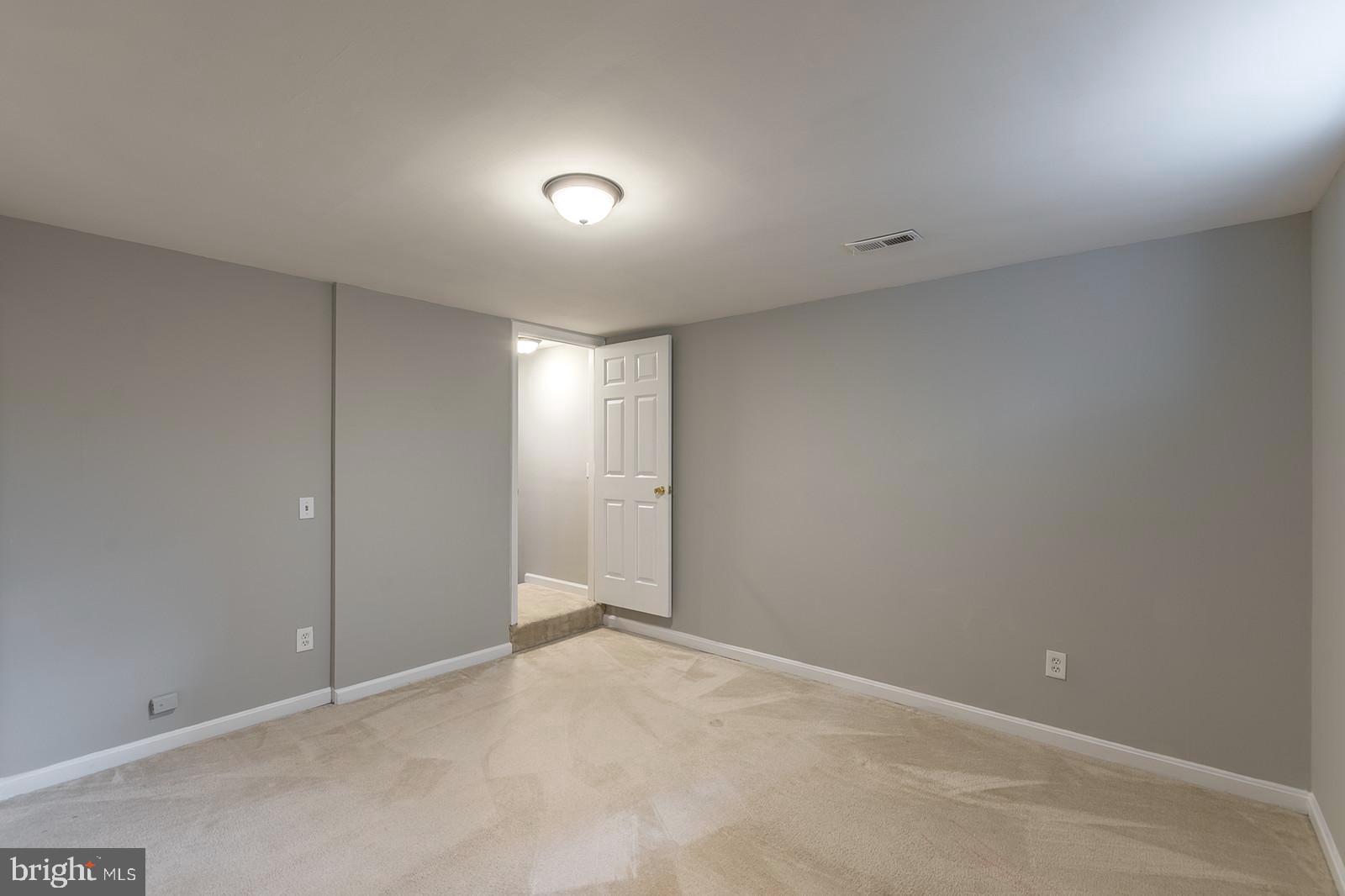 8287 Raindrop Way Springfield, VA 22153 - Photo 30 of 36 Gallery Image 30