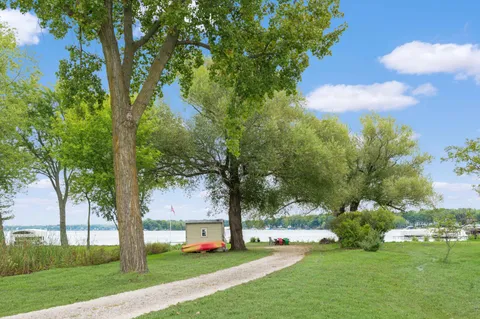 $1,799,000 | W304-n2426 Maple Avenue, Delafield, WI 53072