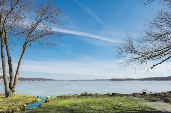 $1,799,000 | W304-n2426 Maple Avenue, Delafield, WI 53072
