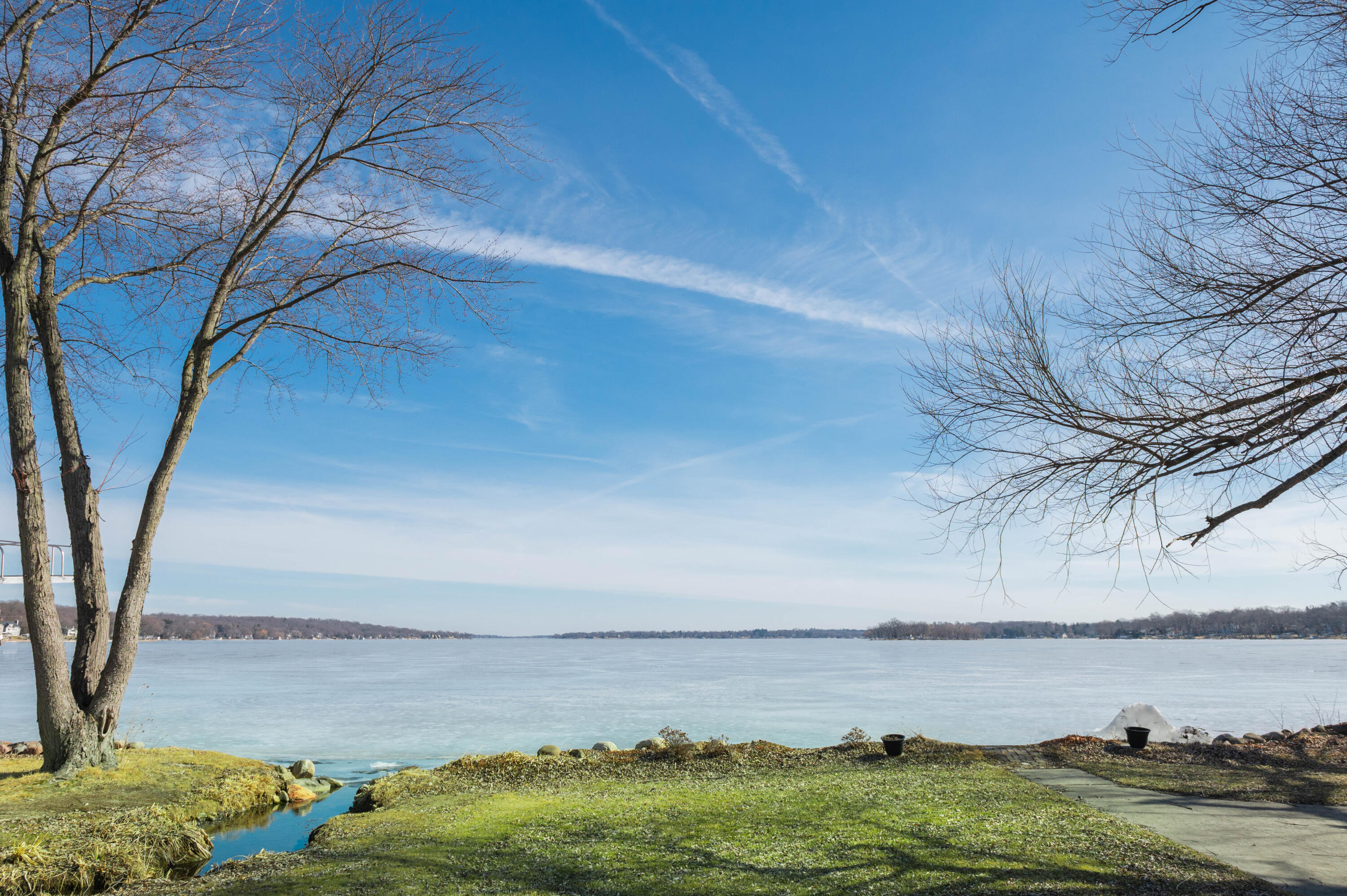 W304-n2426 Maple Avenue Delafield, WI 53072 - Photo 2 of 36 Maple-2026-7