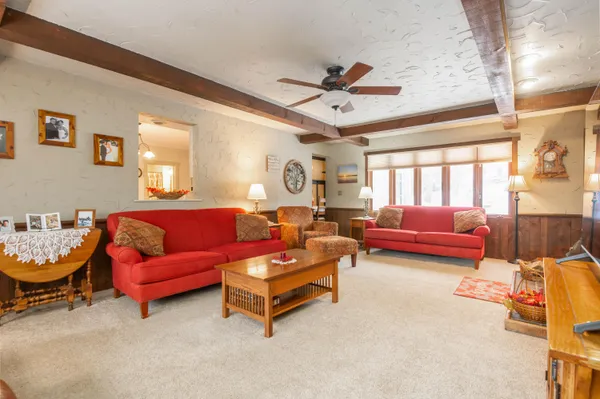 $1,799,000 | W304-n2426 Maple Avenue, Delafield, WI 53072