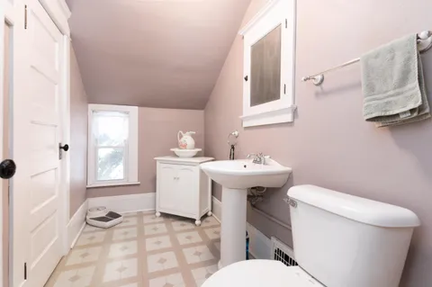 $1,799,000 | W304-n2426 Maple Avenue, Delafield, WI 53072