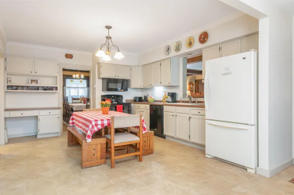 $1,799,000 | W304-n2426 Maple Avenue, Delafield, WI 53072