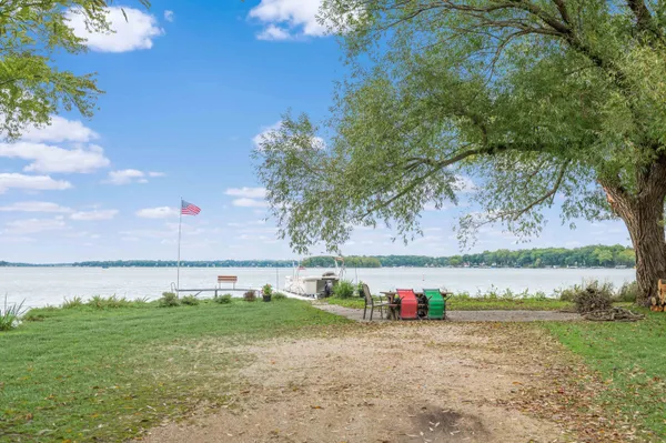 $1,799,000 | W304-n2426 Maple Avenue, Delafield, WI 53072
