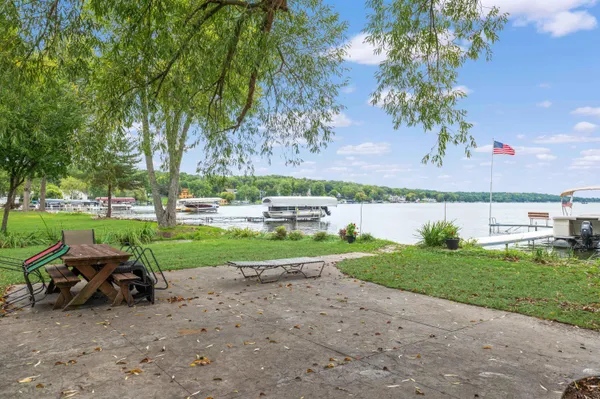 $1,799,000 | W304-n2426 Maple Avenue, Delafield, WI 53072