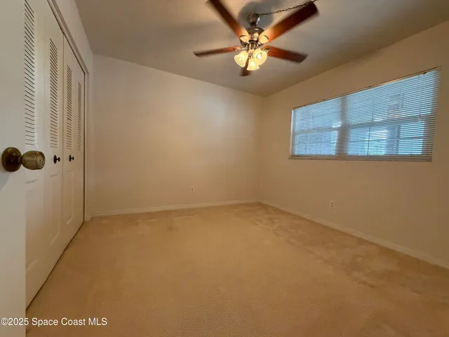 a view of a big room with closet