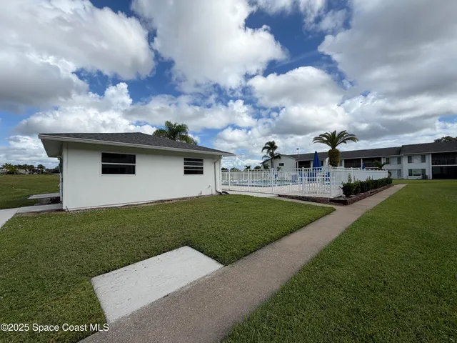 a view of a house with a backyard