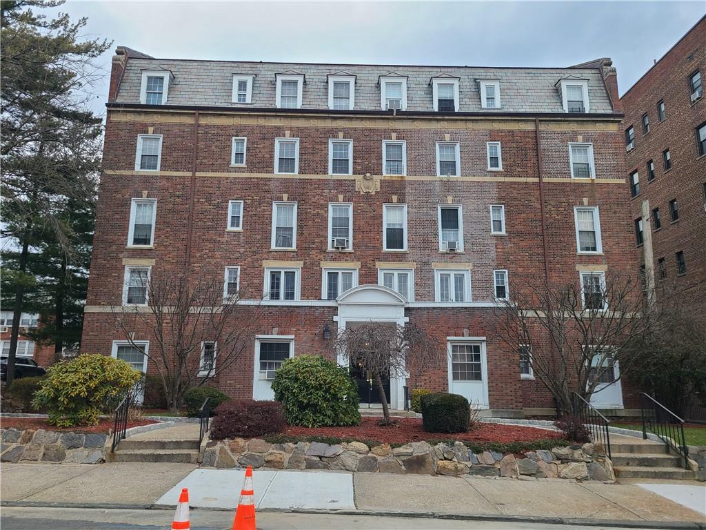 208 Centre Avenue, Unit 4B New Rochelle, NY 10805 - Photo 1 of 11