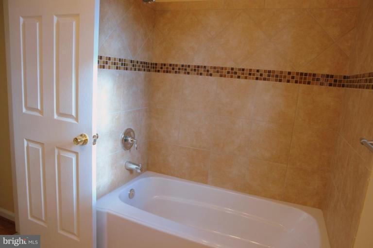 7305 Hogarth Street Springfield, VA 22151 - Photo 2 of 22 Bath #1