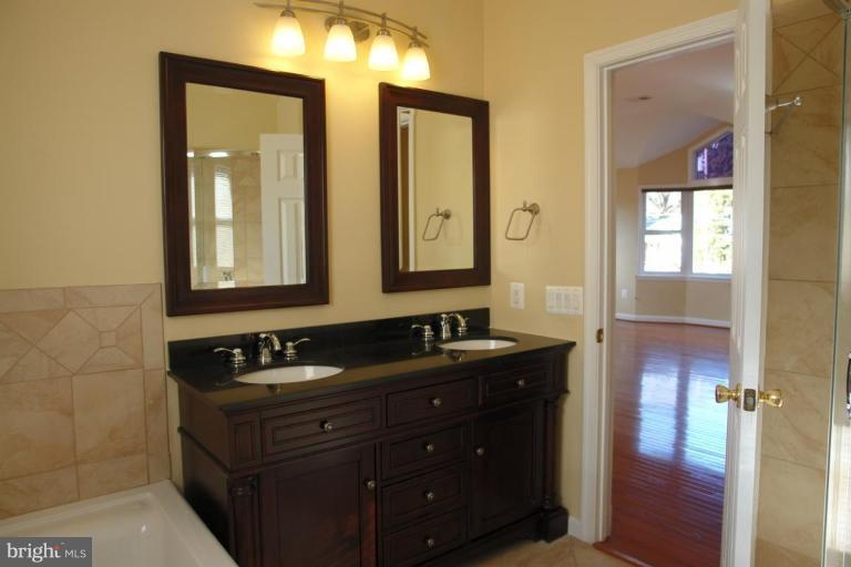 7305 Hogarth Street Springfield, VA 22151 - Photo 11 of 22 Master Bath