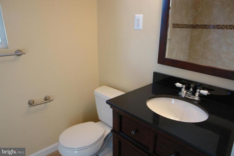 7305 Hogarth Street Springfield, VA 22151 - Photo 14 of 22 Bath #2