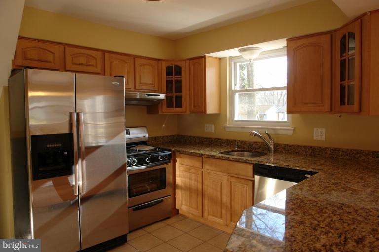 7305 Hogarth Street Springfield, VA 22151 - Photo 5 of 22 Kitchen