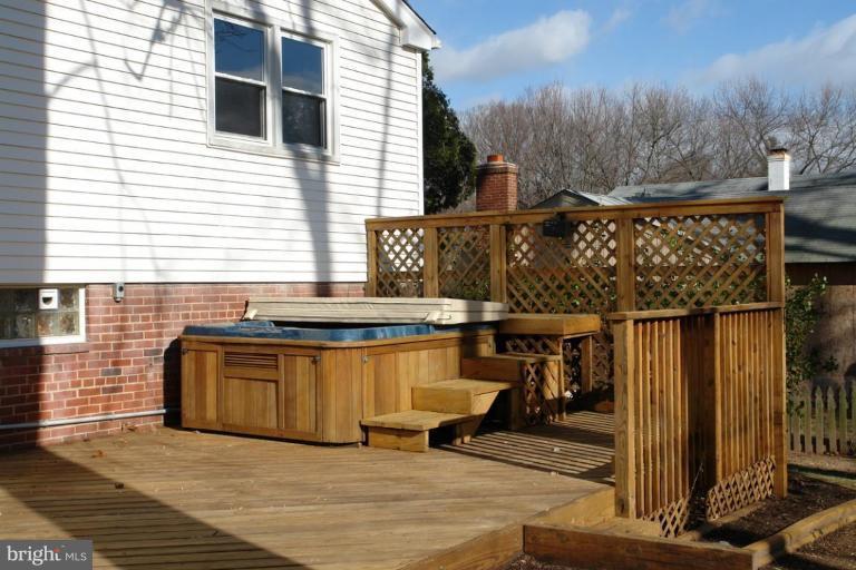 7305 Hogarth Street Springfield, VA 22151 - Photo 8 of 22 Hot Tub