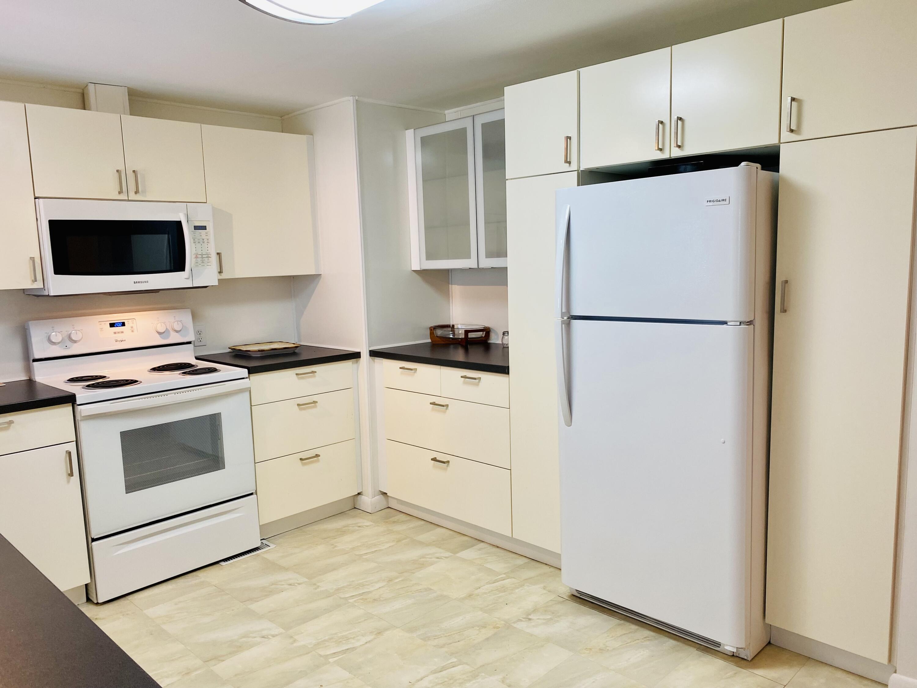 4467 Sandpine Circle Boynton Beach, FL 33436 - Photo 13 of 46 IMG-2450