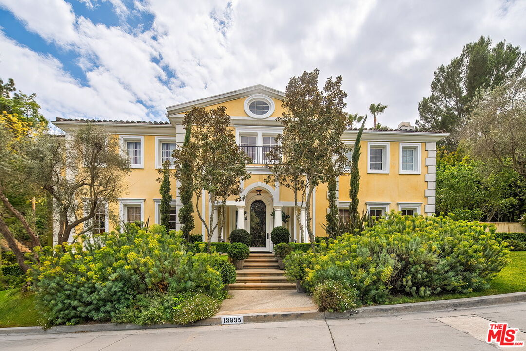 13935 Durham Road Beverly Hills, CA 90210 - Photo 4 of 21