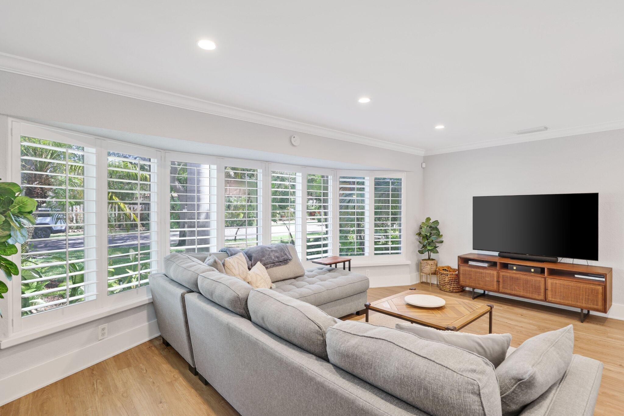 926 Southwest 1st Street Boca Raton, FL 33486 - Photo 9 of 59 Living room