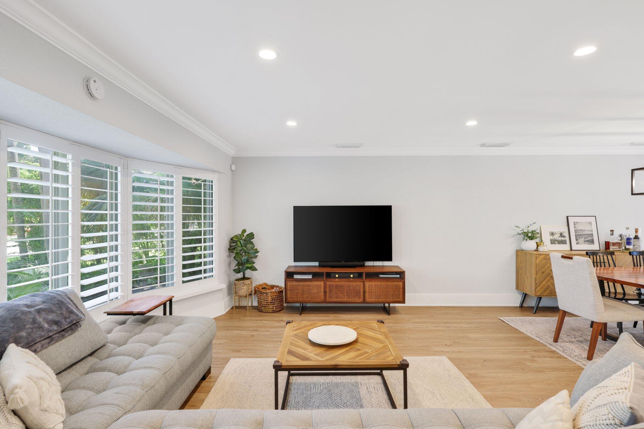 926 Southwest 1st Street Boca Raton, FL 33486 - Photo 10 of 59 Living room