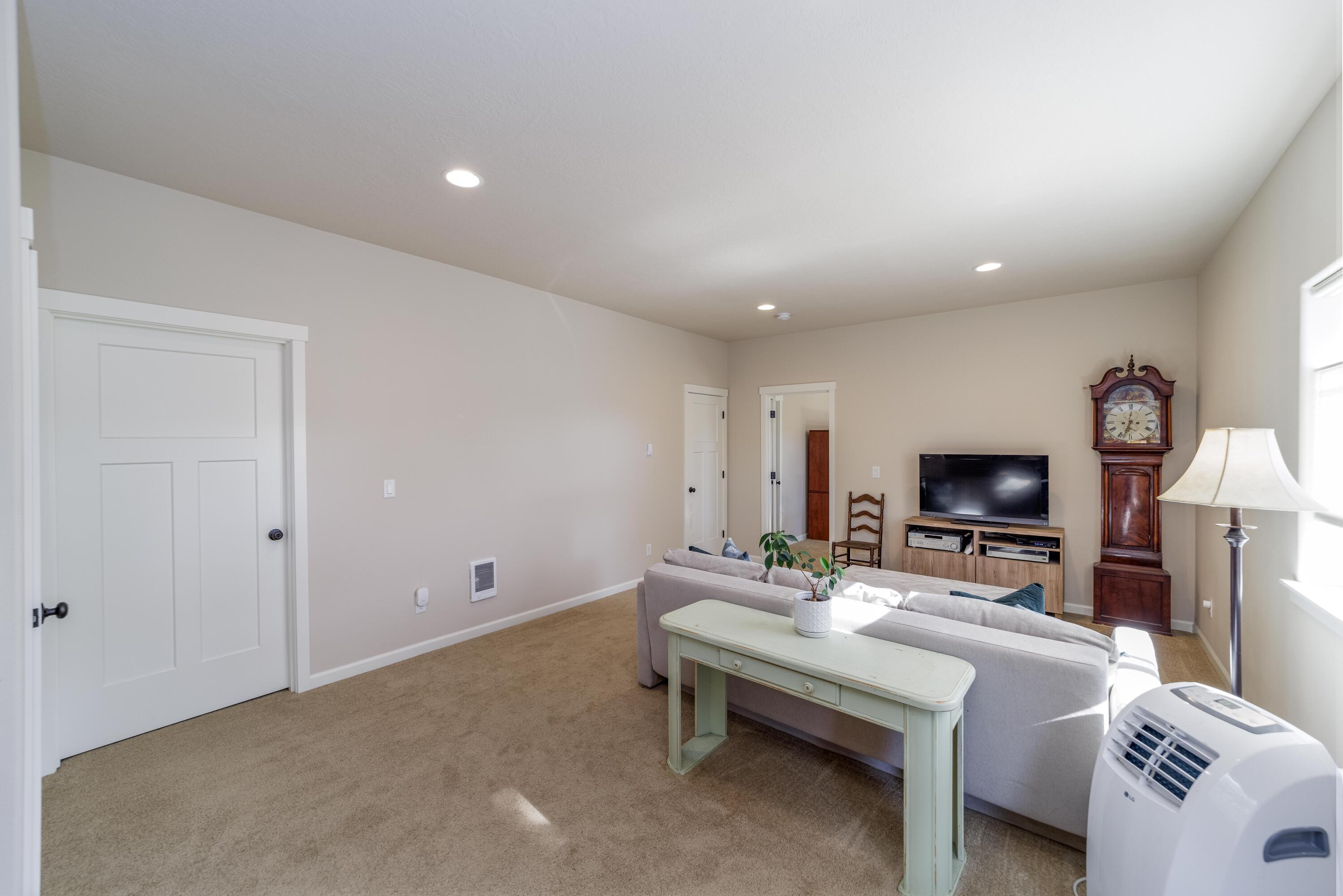 2756 Southwest 34th Street Redmond, OR 97756 - Photo 33 of 44 2756_SW_34th_St-41