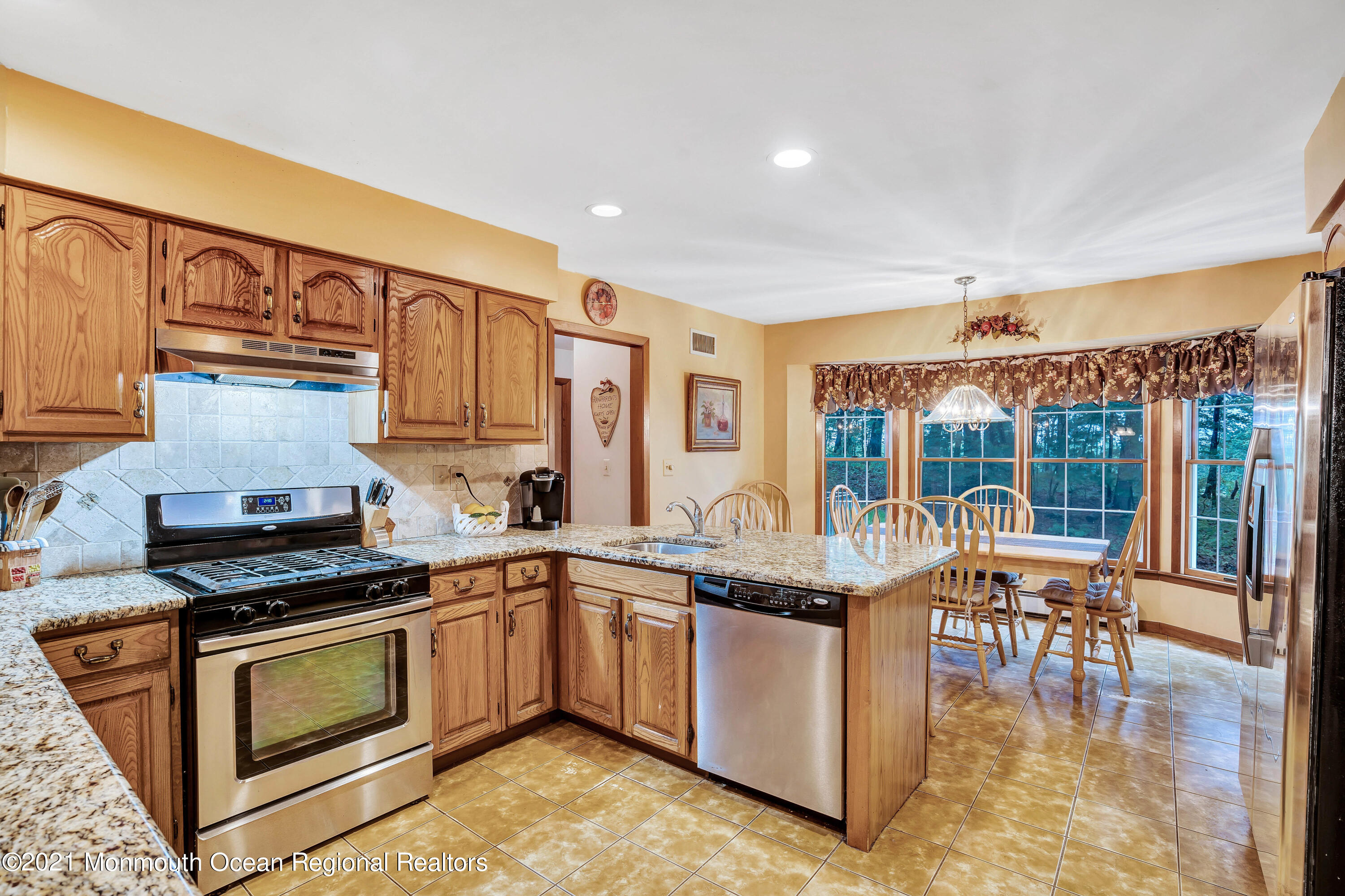 6 Hillcrest Road Holmdel, NJ 07733 - Photo 13 of 46 022_bdsc00272