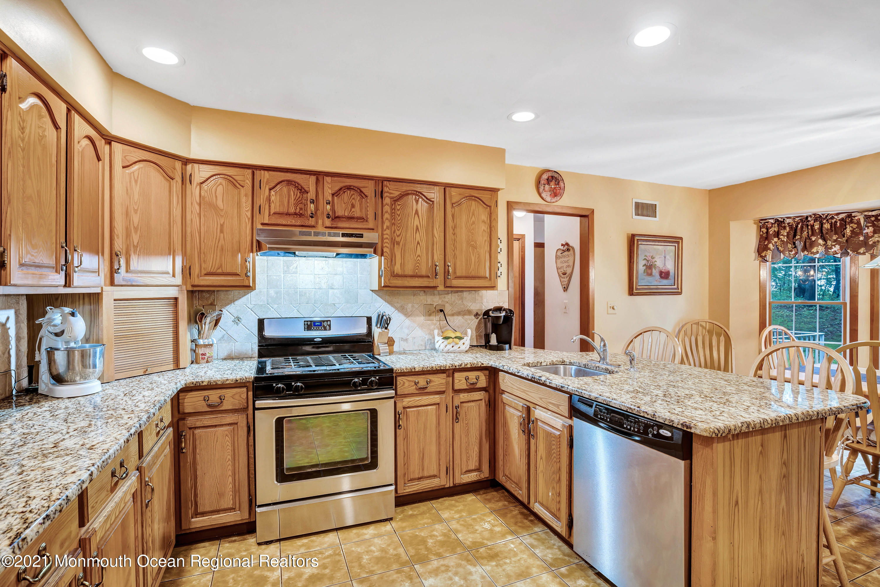 6 Hillcrest Road Holmdel, NJ 07733 - Photo 14 of 46 023_bdsc00277
