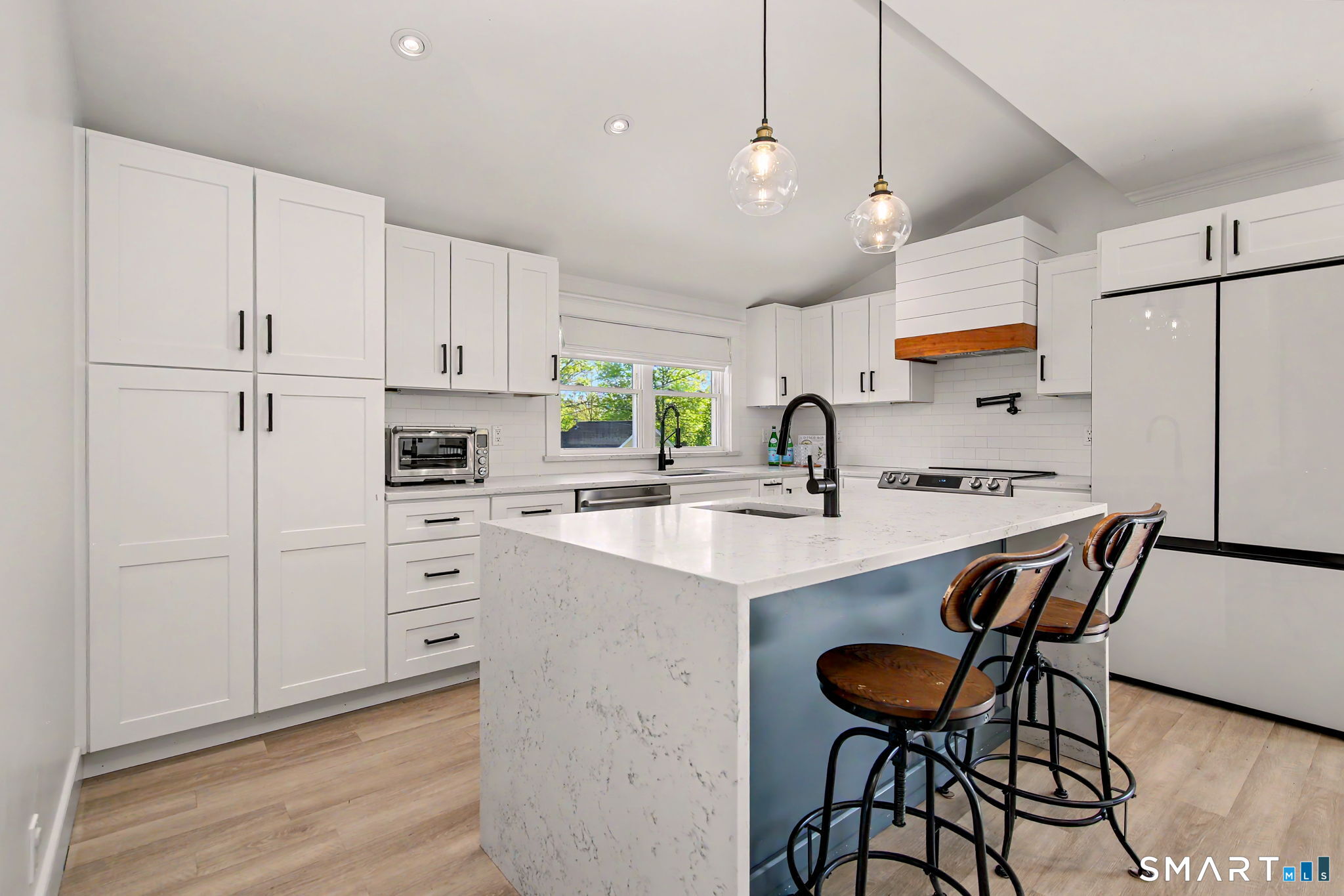 101 Hirsch Road Stamford, CT 06905 - Photo 11 of 37