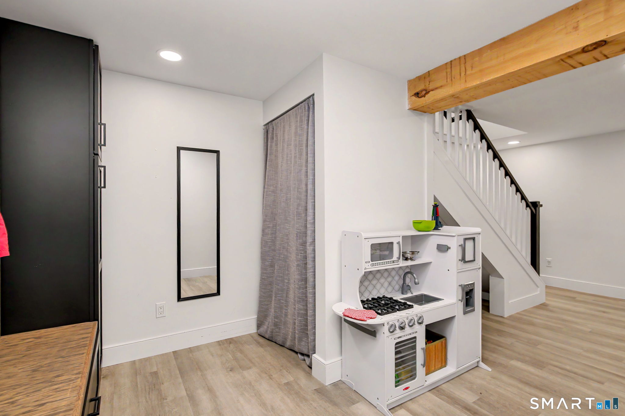 101 Hirsch Road Stamford, CT 06905 - Photo 24 of 34