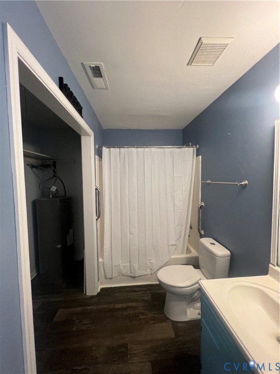 303 Bull Run Drive Hopewell, VA 23860 - Photo 14 of 16 a bathroom with a toilet and a shower