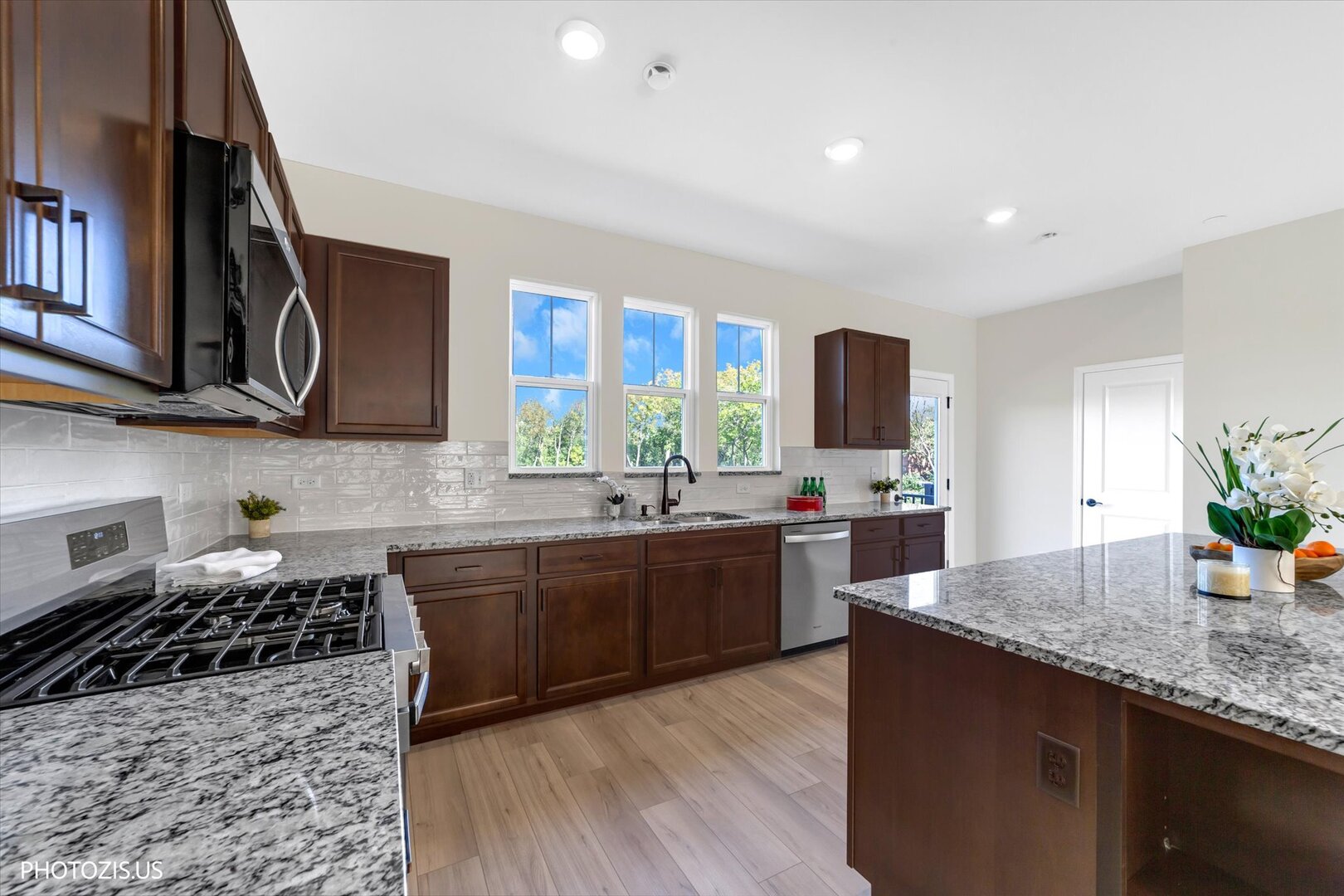 212 Mountain Interval Road, Unit 6325 Schaumburg, IL 60193 - Photo 8 of 47 Gallery Image 8