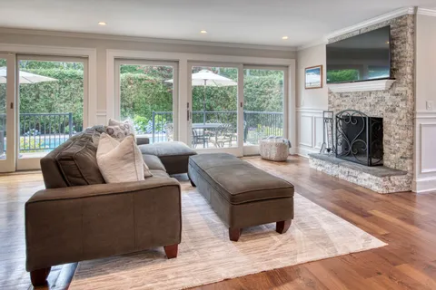 103 Warfield Way, Southampton, NY 11968