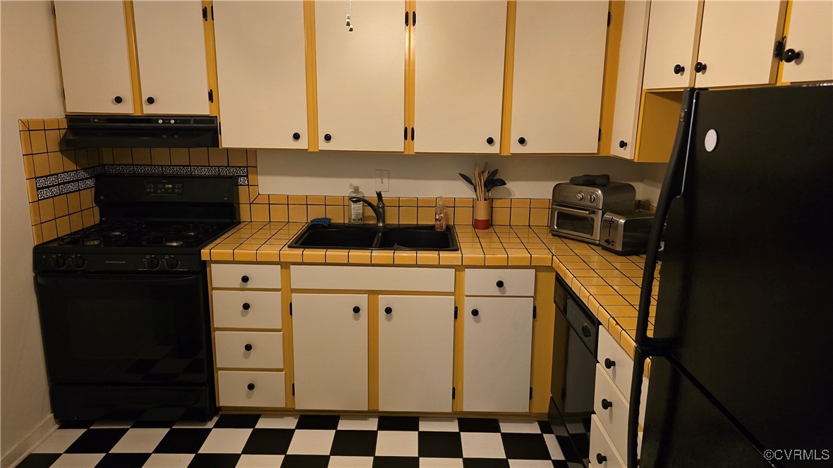 10312 Iron Mill Road Richmond, VA 23235 - Photo 9 of 22 Kitchen with ventilation hood, black appliances, t