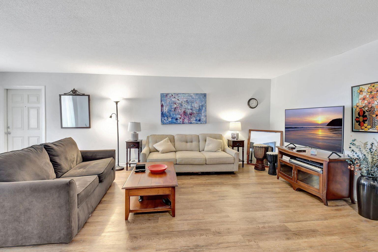 170 High Point Terrace East, Unit B Delray Beach, FL 33445 - Photo 4 of 23 20250315154848288477000000-o