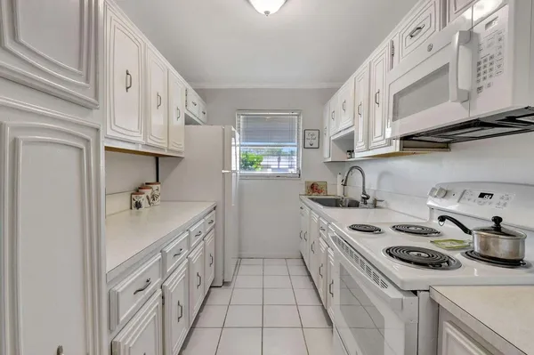 $141,000 | 170 High Point Terrace East, Unit B, Delray Beach, FL 33445