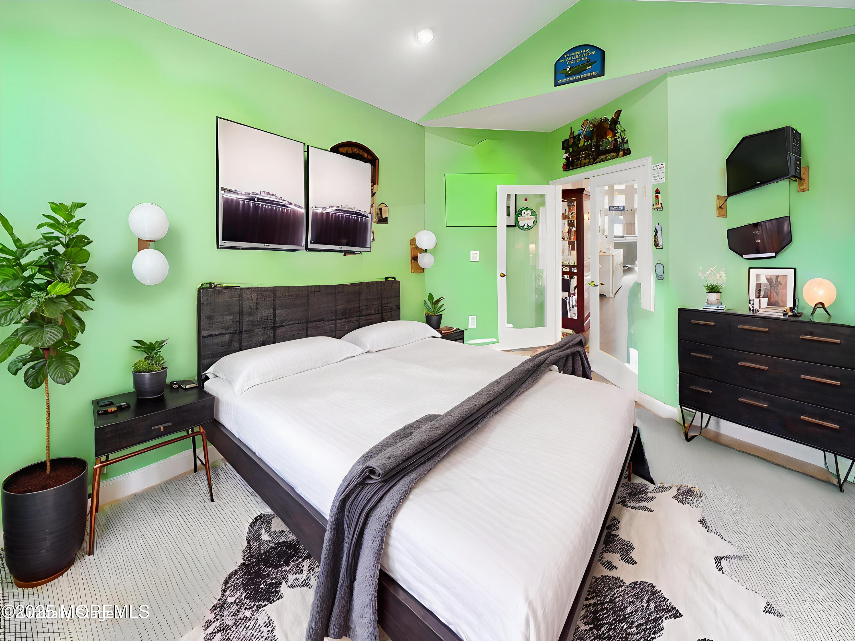 89 Pebble Beach Boulevard Jackson, NJ 08527 - Photo 34 of 42 a bed room with a bed and a dresser