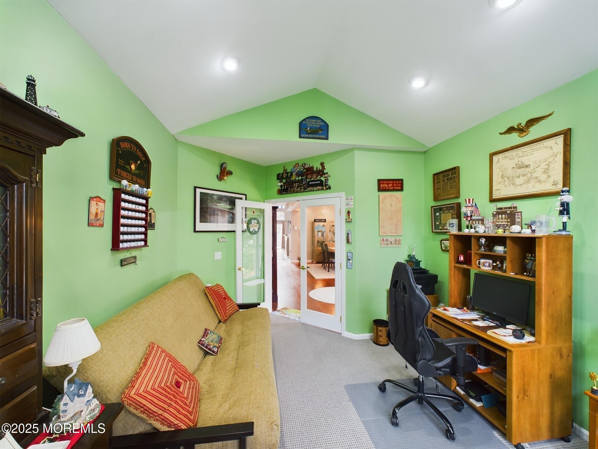 89 Pebble Beach Boulevard Jackson, NJ 08527 - Photo 35 of 42 a workspace with furniture and screen