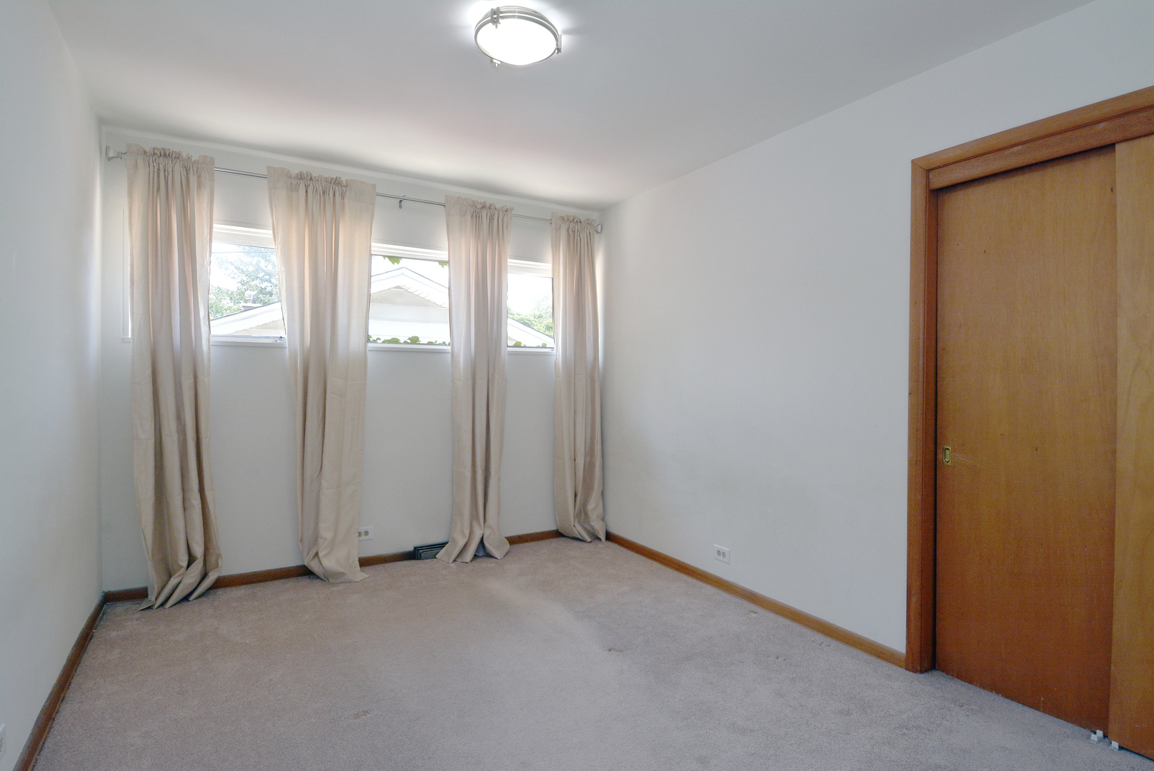 604 South Elmhurst Road South Mount Prospect, IL 60056 - Photo 7 of 18 a view of an empty room and window