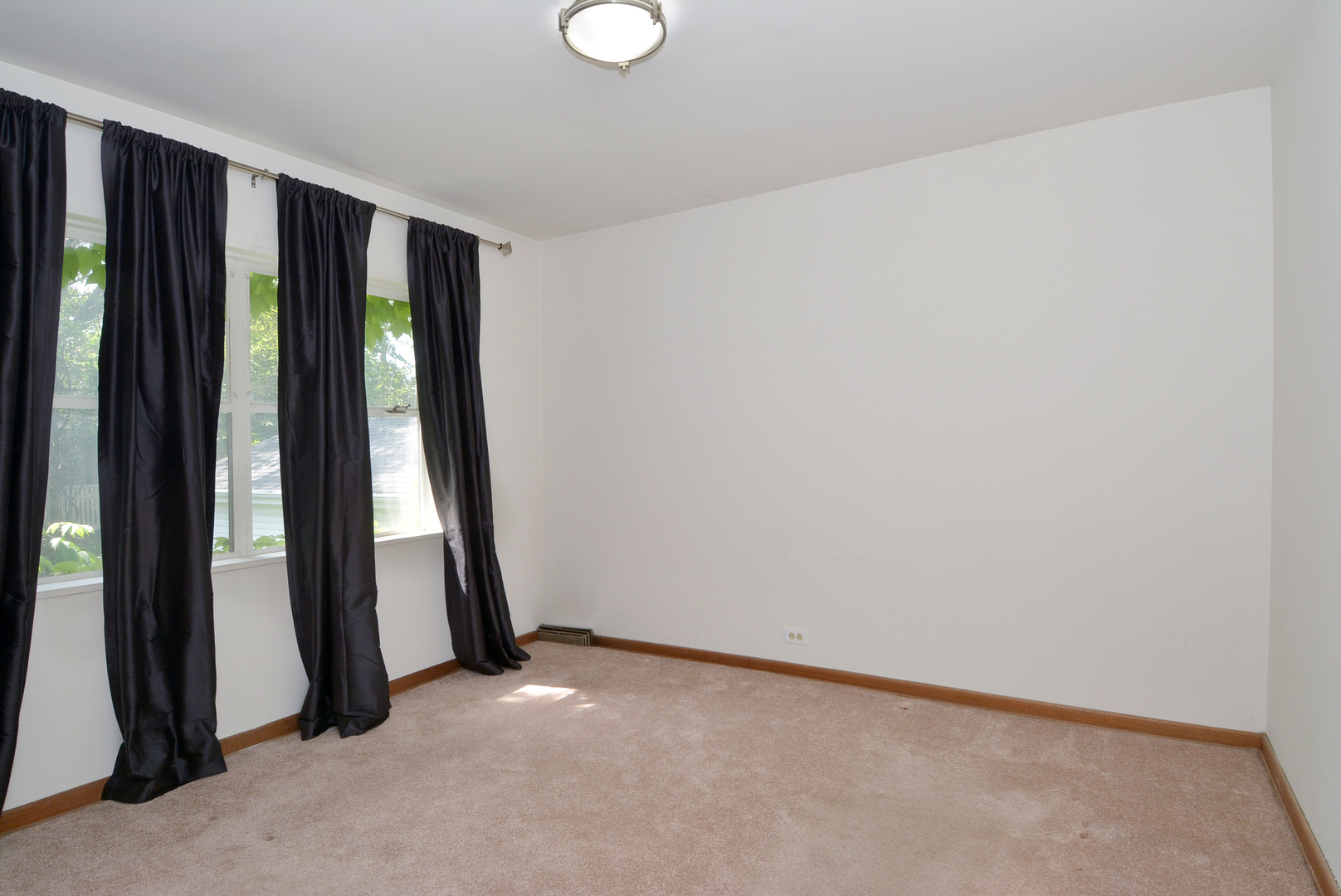604 South Elmhurst Road South Mount Prospect, IL 60056 - Photo 9 of 18 an empty room with windows