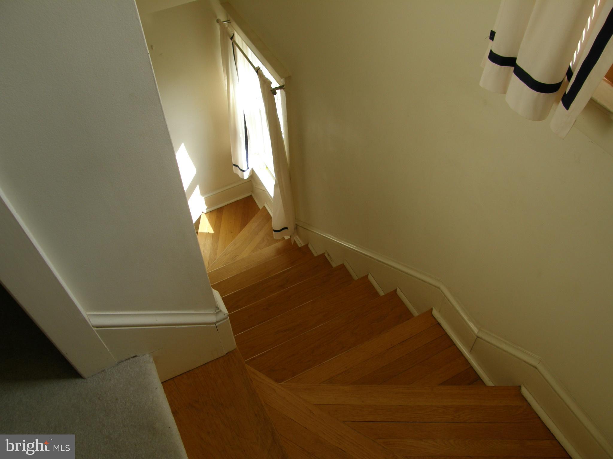 7606 Mentzer Gap Road Waynesboro, PA 17268 - Photo 16 of 30 Stairwell