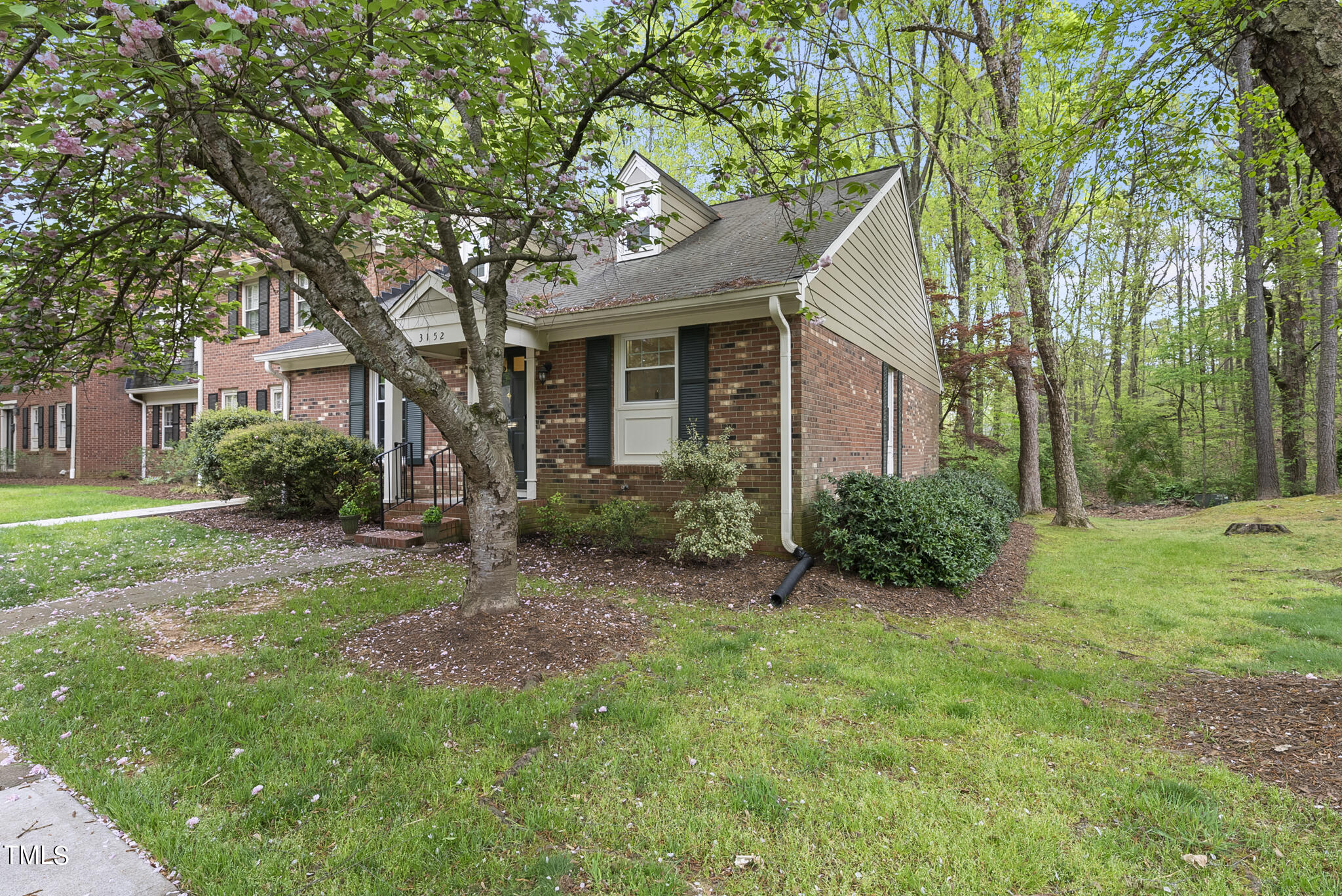 3152 Morningside Drive Raleigh, NC 27607 - Photo 2 of 32 DSC03213