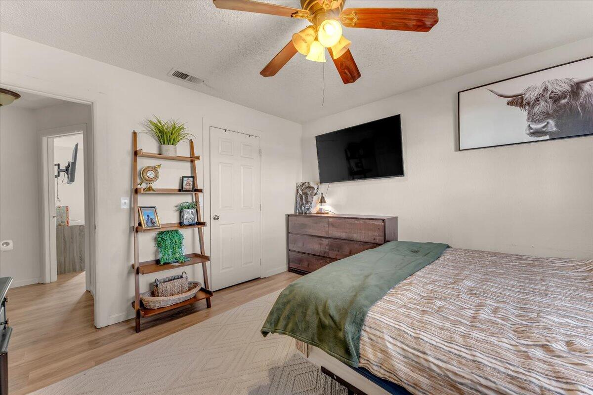 1234 Pershing Street Redding, CA 96003 - Photo 13 of 30 Primary Bedroom