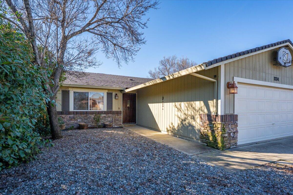 1234 Pershing Street Redding, CA 96003 - Photo 26 of 30 Front of Home