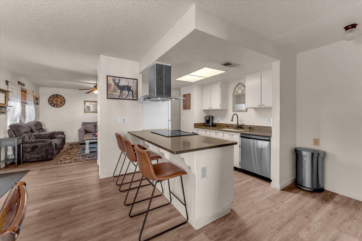 1234 Pershing Street Redding, CA 96003 - Photo 6 of 30 Kitchen