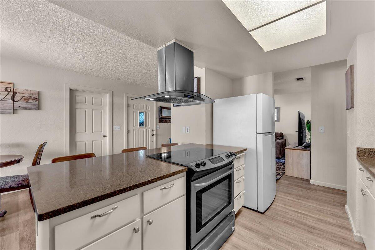 1234 Pershing Street Redding, CA 96003 - Photo 9 of 30 Kitchen