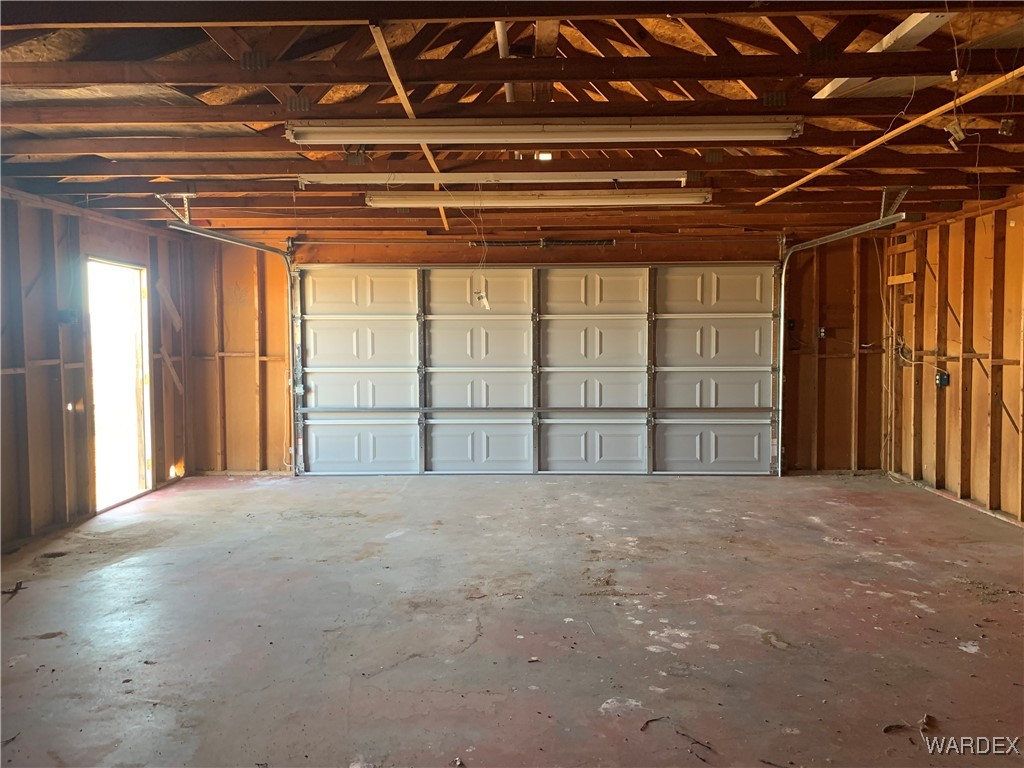 5118 Cordes Road Golden Valley, AZ 86413 - Photo 11 of 17 View of garage