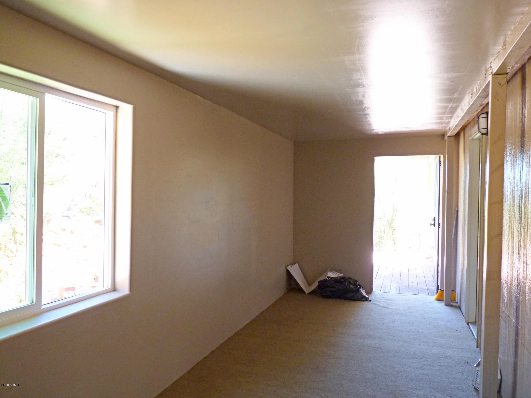 Main House Covered_Enclosed Porch view t