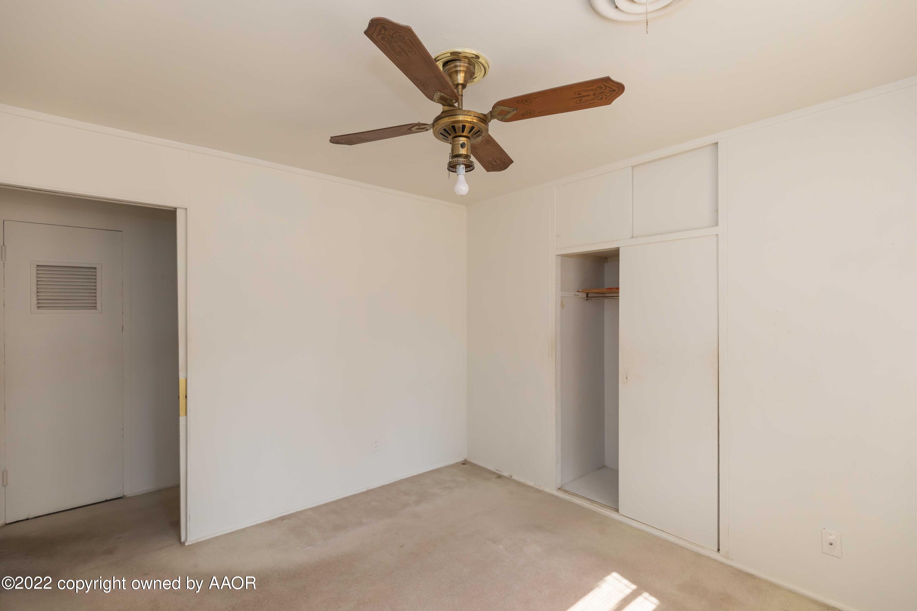 5138 Crockett Street Amarillo, TX 79110 - Photo 28 of 35 a view of a hallway with a ceiling fan