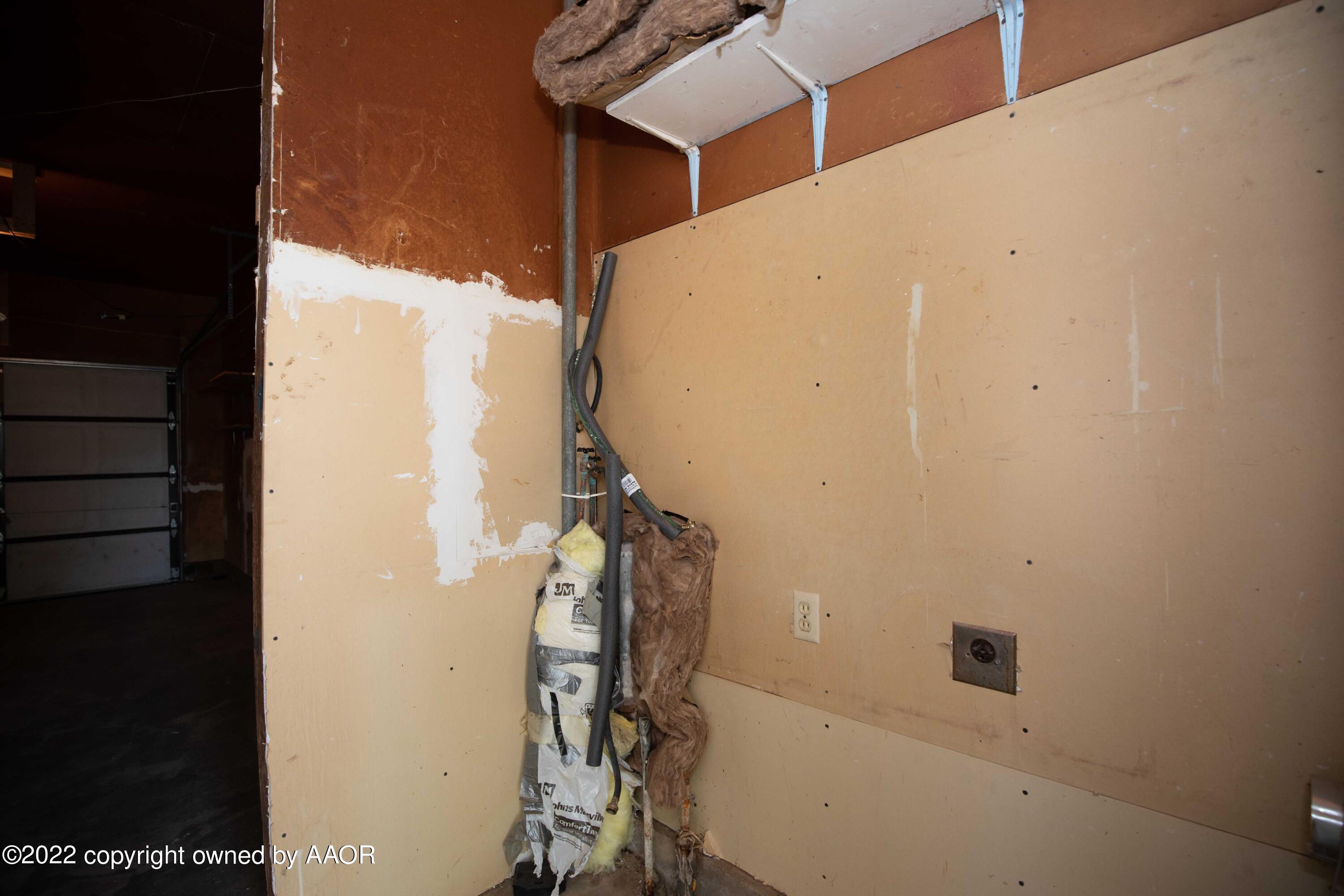 5138 Crockett Street Amarillo, TX 79110 - Photo 31 of 35 a view of a house with stairs