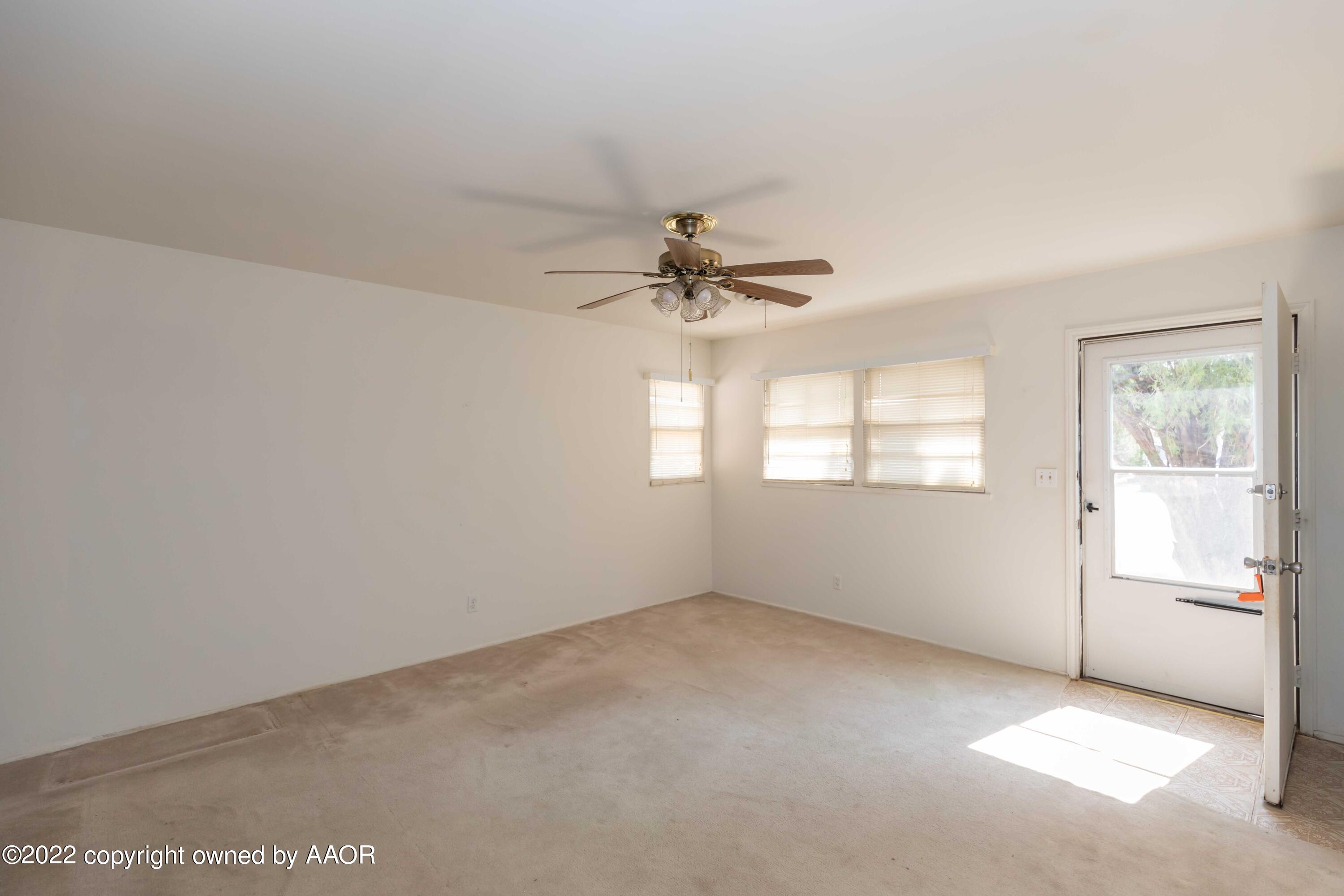 5138 Crockett Street Amarillo, TX 79110 - Photo 4 of 35 an empty room with windows and fan