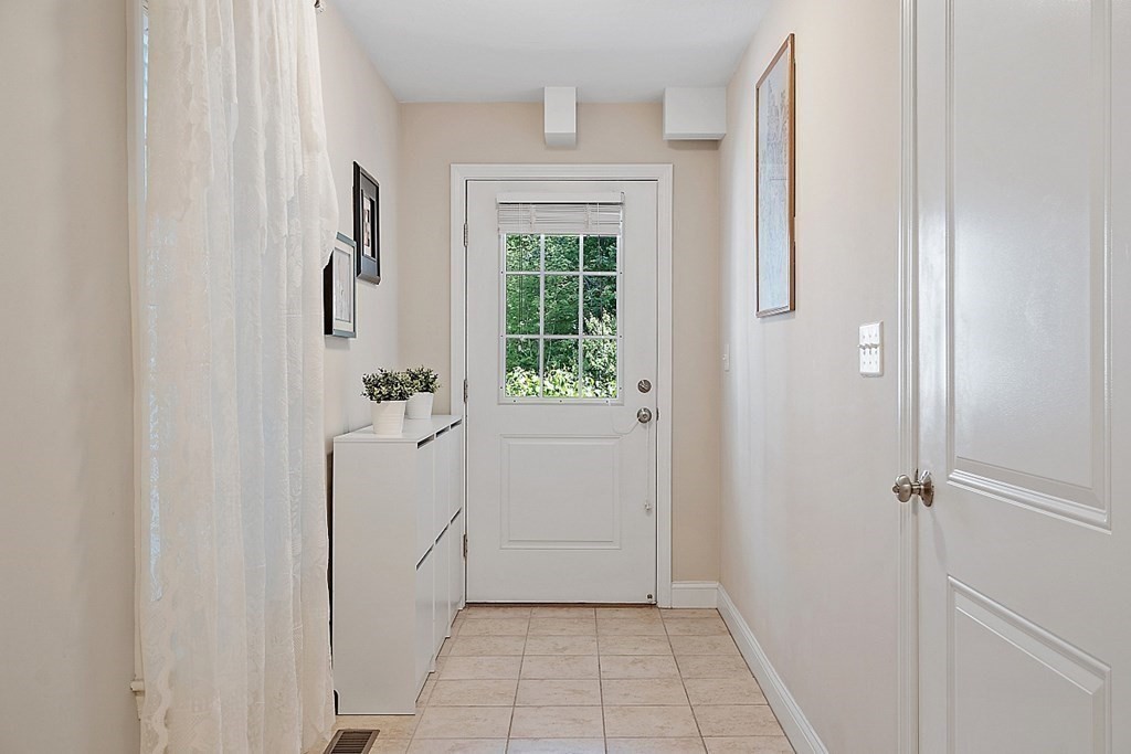 16 Compass Point, Unit 16 North Andover, MA 01845 - Photo 4 of 42