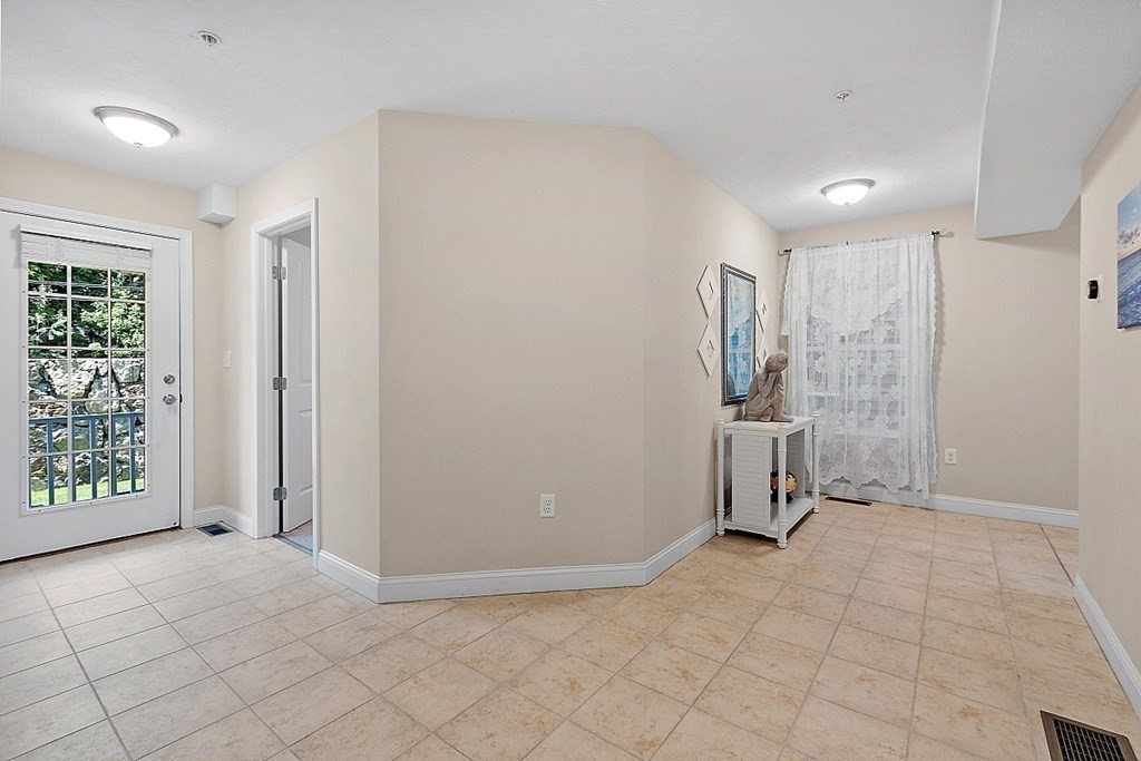 16 Compass Point, Unit 16 North Andover, MA 01845 - Photo 8 of 42