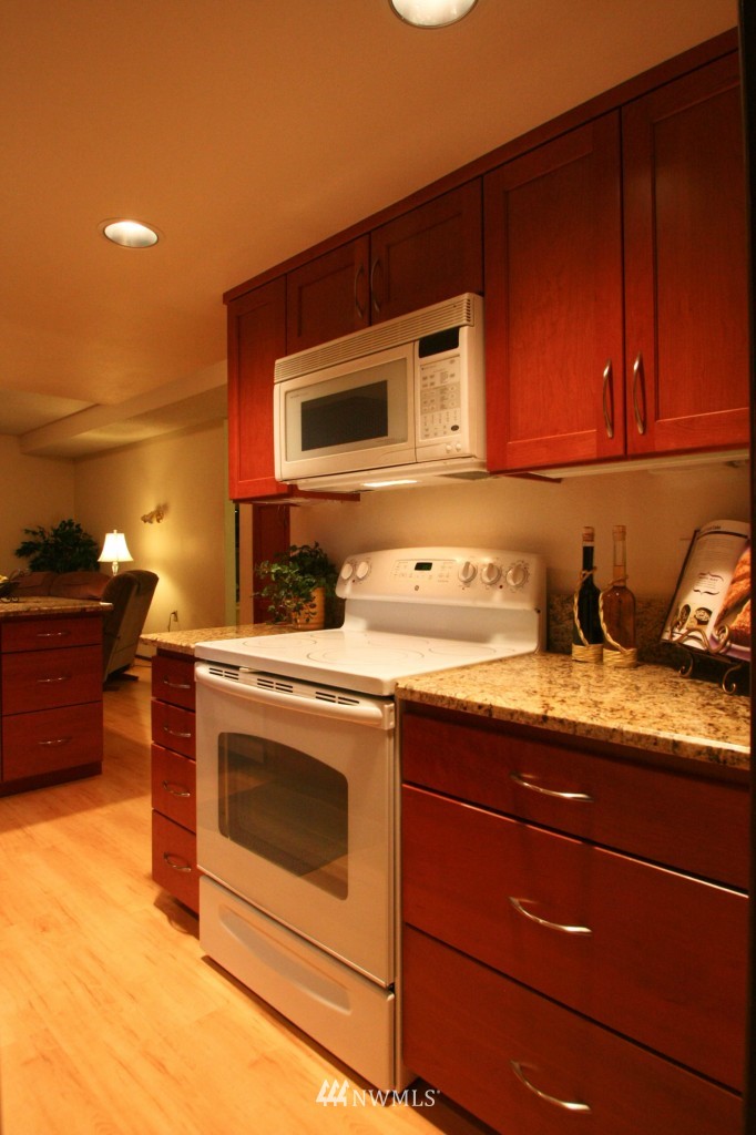 14104 150th Place Southeast Renton, WA 98059 - Photo 9 of 15 Gallery Image 9